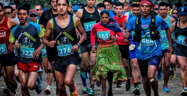 Esta joven ganó una maratón aunque no tenía zapatillas